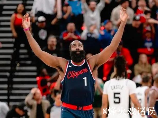 压哨三分绝杀！勇士险胜快船 库里贡献9分哈登得13分